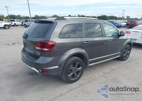 2019 Dodge Journey Crossroad z USA, uszkodzony, nr VIN 3C4PDCGGXKT716949